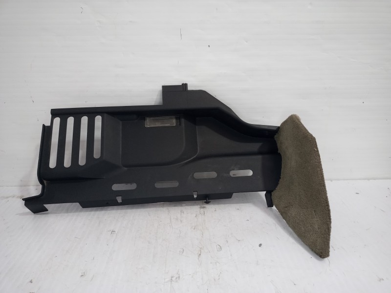 Recambio de moldura para land rover discovery 4 tdv6 hse referencia OEM IAM FBS500102XXX  