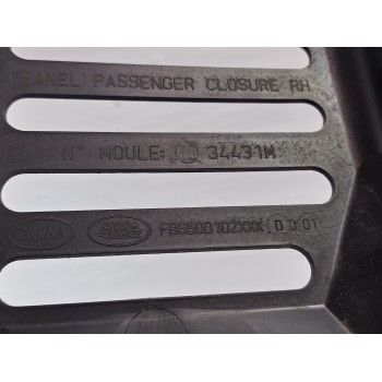 Recambio de moldura para land rover discovery 4 tdv6 hse referencia OEM IAM FBS500102XXX  