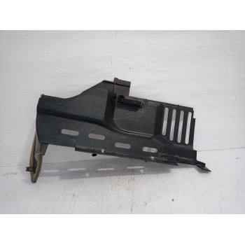 Recambio de moldura para land rover discovery 4 tdv6 hse referencia OEM IAM FBS500102XXX  