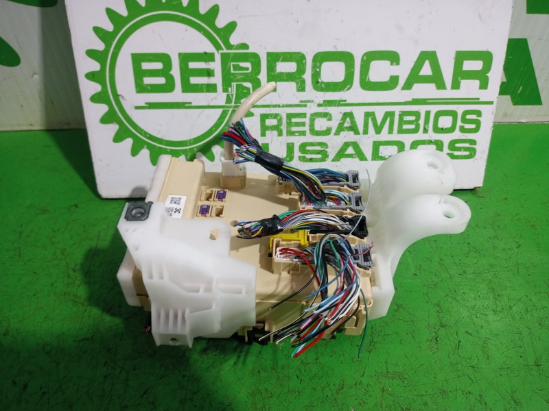 Recambio de caja reles / fusibles para toyota auris touring sports (e18) active referencia OEM IAM 8922102480  