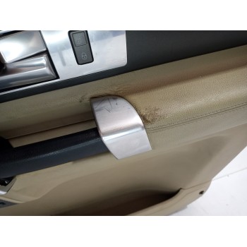 Recambio de guarnecido puerta delantera derecha para land rover discovery 4 tdv6 hse referencia OEM IAM AH2220962ACW  