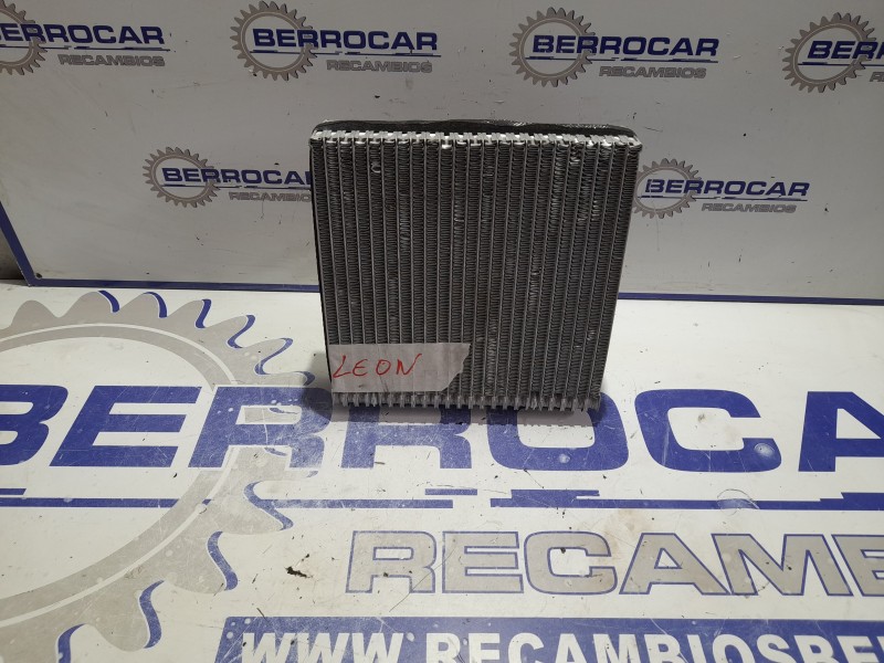 Recambio de radiador calefaccion / aire acondicionado para seat leon (1p1) 1.9 tdi referencia OEM IAM 1K0819031A  