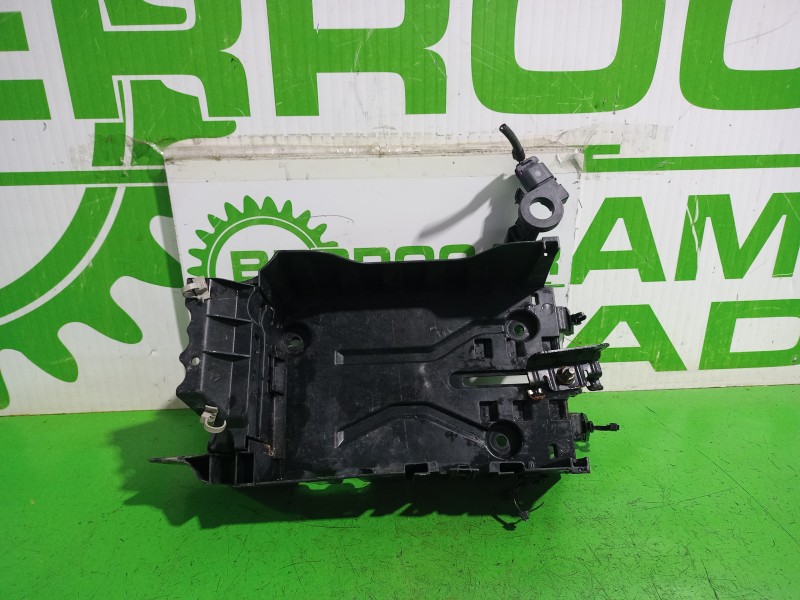 Recambio de soporte bateria para opel corsa e expression referencia OEM IAM 13498274  