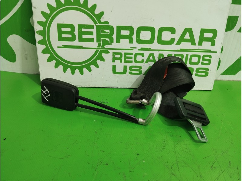 Recambio de enganche cinturon para volkswagen golf iii berlina (1h1) 1.9 diesel referencia OEM IAM 1H0857713A  