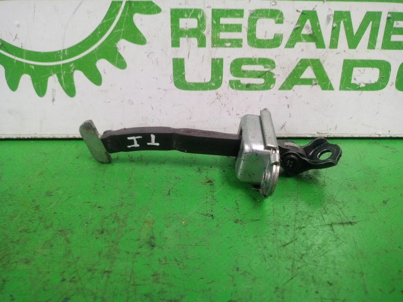 Recambio de retenedor puerta para toyota auris touring sports (e18) active referencia OEM IAM 6863002230  
