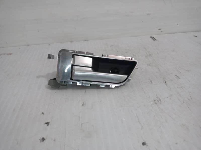 Recambio de maneta interior trasera izquierda para land rover discovery 4 tdv6 hse referencia OEM IAM AH2222601AA  