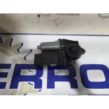 Recambio de motor elevalunas delantero izquierdo para volkswagen passat berlina (3b2) referencia OEM IAM 0130821895  