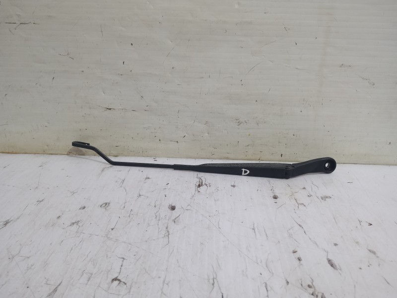 Recambio de brazo limpia delantero derecho para nissan micra (k12e) sport referencia OEM IAM 80008647  