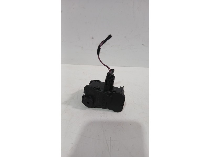 Recambio de motor tapa combustible para volkswagen t-roc (a11, d11) 1.6 tdi referencia OEM IAM 810773F  