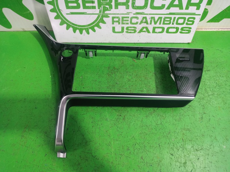 Recambio de moldura para toyota auris touring sports (e18) active referencia OEM IAM 5540502870 / 8391002200  