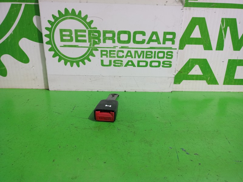 Recambio de enganche cinturon delantero izquierdo para peugeot 206 berlina e-music referencia OEM IAM 8973L3  