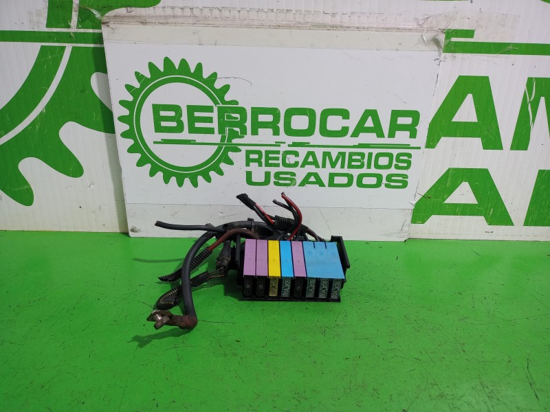 Recambio de caja reles / fusibles para opel zafira a elegance referencia OEM IAM 9685661  
