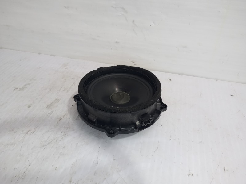 Recambio de altavoz puerta trasera izquierda para land rover discovery 4 tdv6 hse referencia OEM IAM XQM500510  