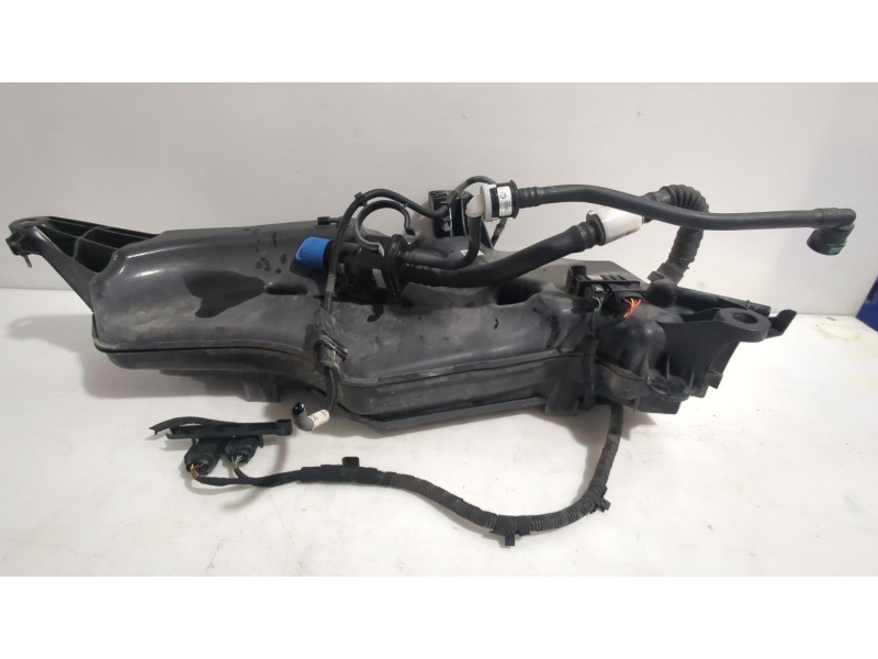 Recambio de deposito ad blue para volkswagen t-roc (a11, d11) 1.6 tdi referencia OEM IAM 5Q0131877R  