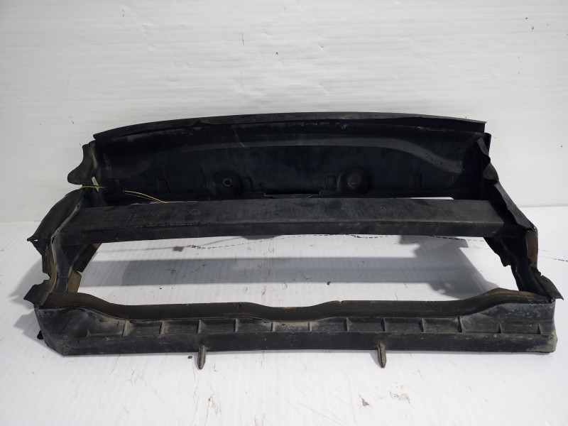 Recambio de deflector para land rover discovery 4 tdv6 hse referencia OEM IAM LR013050  