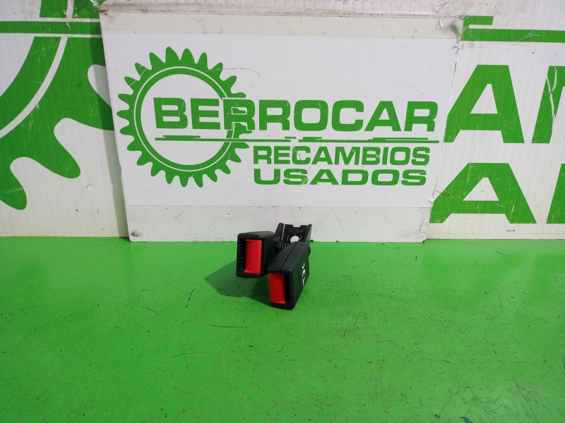 Recambio de enganche cinturon central para opel zafira a elegance referencia OEM IAM 197401  