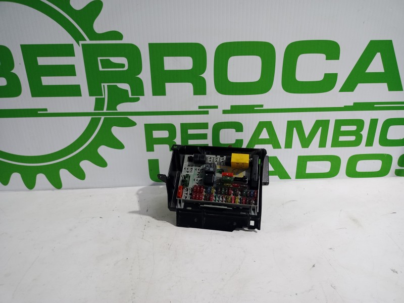 Recambio de caja reles / fusibles para opel astra g berlina 1.6 16v referencia OEM IAM 90589979  