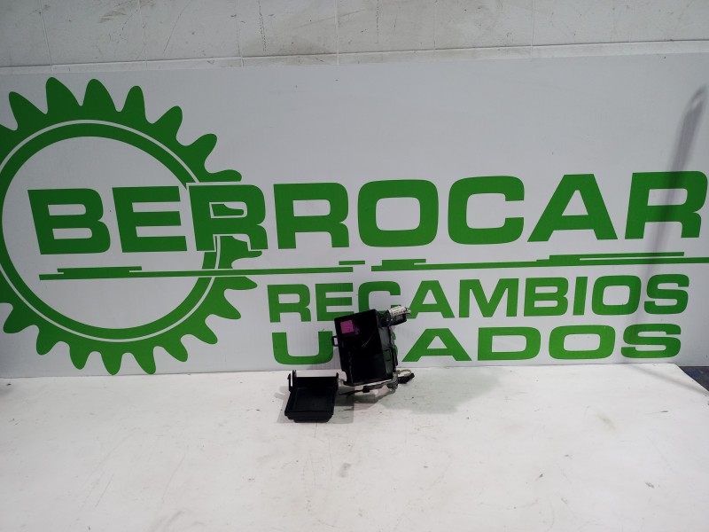 Recambio de caja reles / fusibles para opel astra g berlina 1.6 16v referencia OEM IAM 90560119  