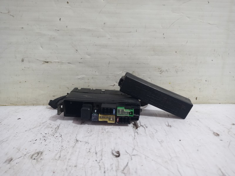 Recambio de caja reles / fusibles para nissan micra (k12e) sport referencia OEM IAM 72545226  