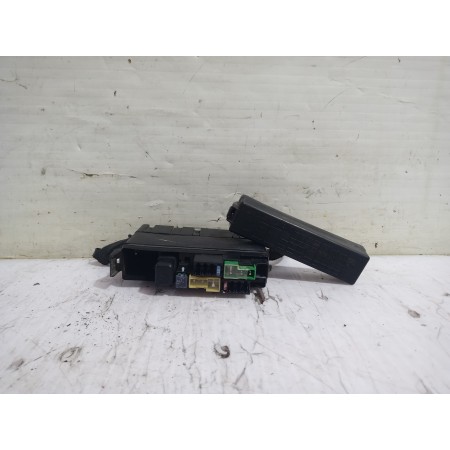 Recambio de caja reles / fusibles para nissan micra (k12e) sport referencia OEM IAM 72545226  
