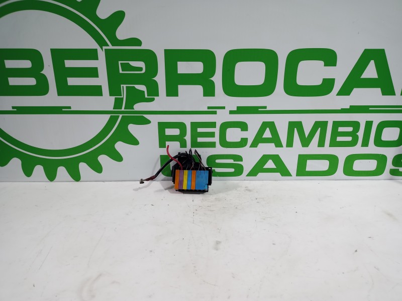 Recambio de caja reles / fusibles para opel astra g berlina 1.6 16v referencia OEM IAM 9685661  