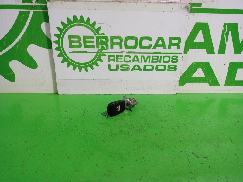 Recambio de bombin puerta delantera izquierda para dacia sandero laureate referencia OEM IAM 806010423R  