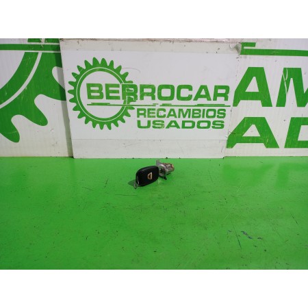 Recambio de bombin puerta delantera izquierda para dacia sandero laureate referencia OEM IAM 806010423R  