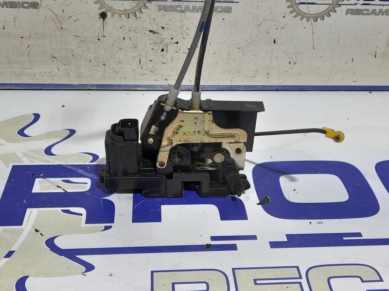 Recambio de cerradura puerta trasera derecha para ssangyong kyron 2.0 xdi referencia OEM IAM 7132009003  