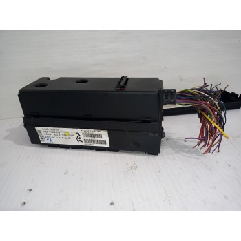 Recambio de caja reles / fusibles para land rover discovery 4 tdv6 hse referencia OEM IAM AH2214290AYB  