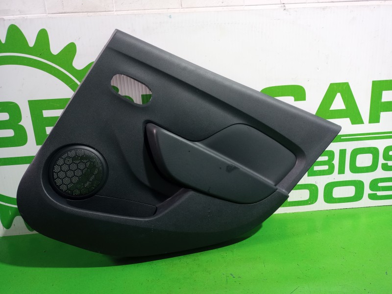 Recambio de guarnecido puerta trasera derecha para dacia sandero laureate referencia OEM IAM 829A05153R  