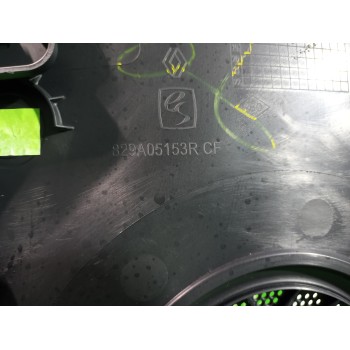 Recambio de guarnecido puerta trasera derecha para dacia sandero laureate referencia OEM IAM 829A05153R  