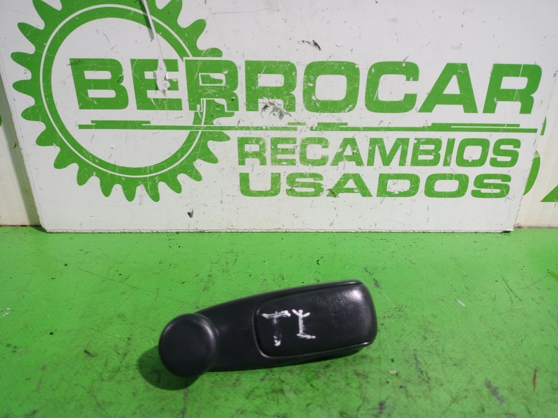 Recambio de maneta elevalunas trasera izquierda para citroën c3 1.4 hdi sx referencia OEM IAM 9639828877  