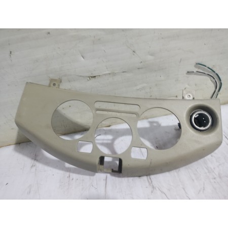 Recambio de moldura para nissan micra (k12e) sport referencia OEM IAM 27570AX200  