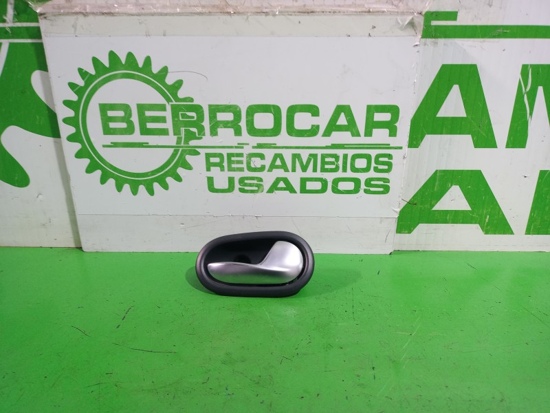Recambio de maneta interior delantera izquierda para dacia sandero laureate referencia OEM IAM 806717698R  