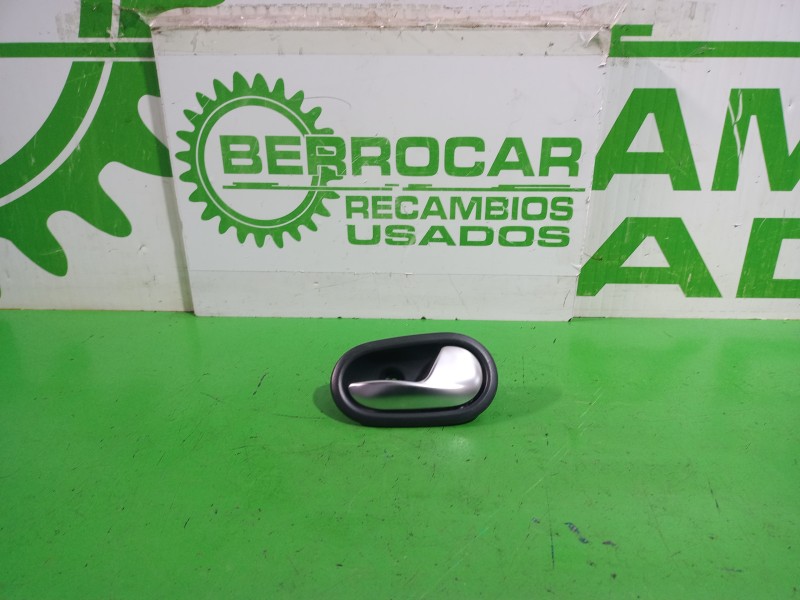 Recambio de maneta interior delantera derecha para dacia sandero laureate referencia OEM IAM 826721919R  