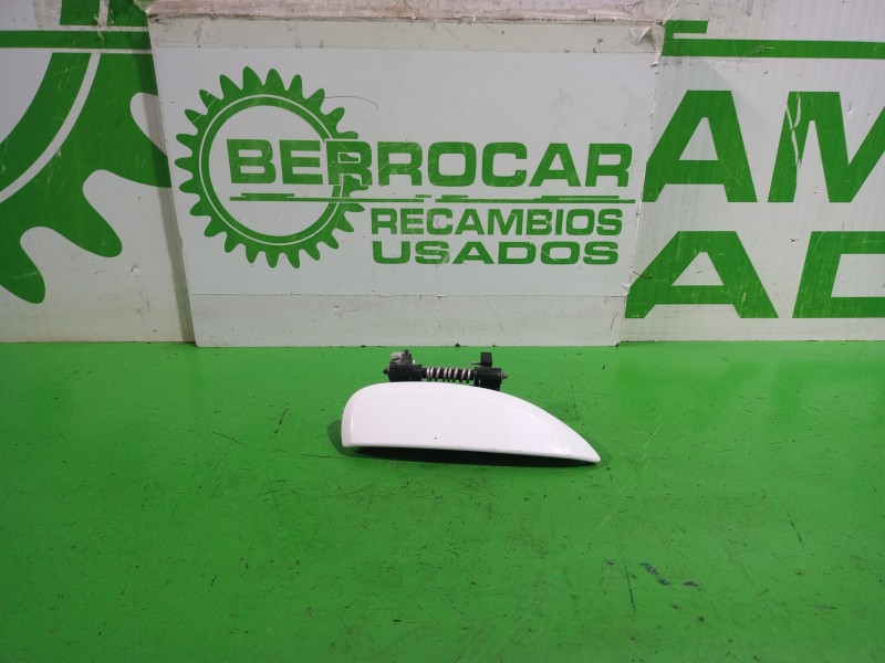 Recambio de maneta exterior delantera derecha para dacia sandero laureate referencia OEM IAM 806062700R  