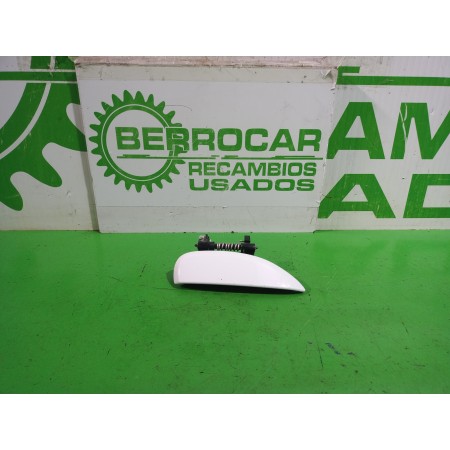Recambio de maneta exterior delantera derecha para dacia sandero laureate referencia OEM IAM 806062700R  