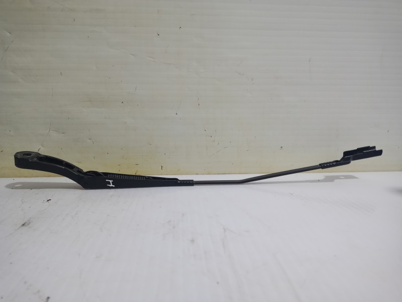 Recambio de brazo limpia delantero izquierdo para opel grandland x design line referencia OEM IAM YP00060580  