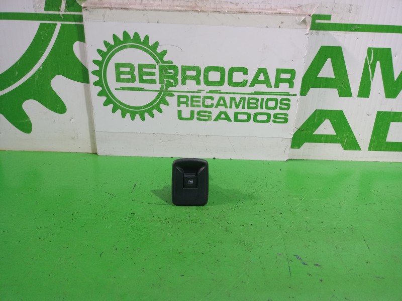 Recambio de mando elevalunas delantero derecho para dacia sandero laureate referencia OEM IAM 00235634T056  