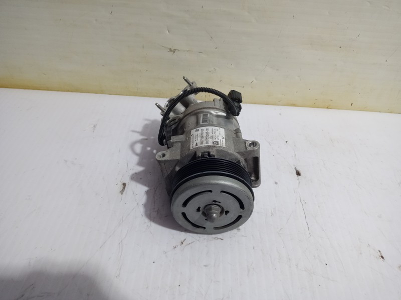 Recambio de compresor aire acondicionado para opel grandland x design line referencia OEM IAM 9827529180  