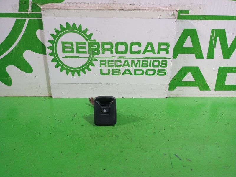 Recambio de mando elevalunas trasero izquierdo para dacia sandero laureate referencia OEM IAM 00235634T056  