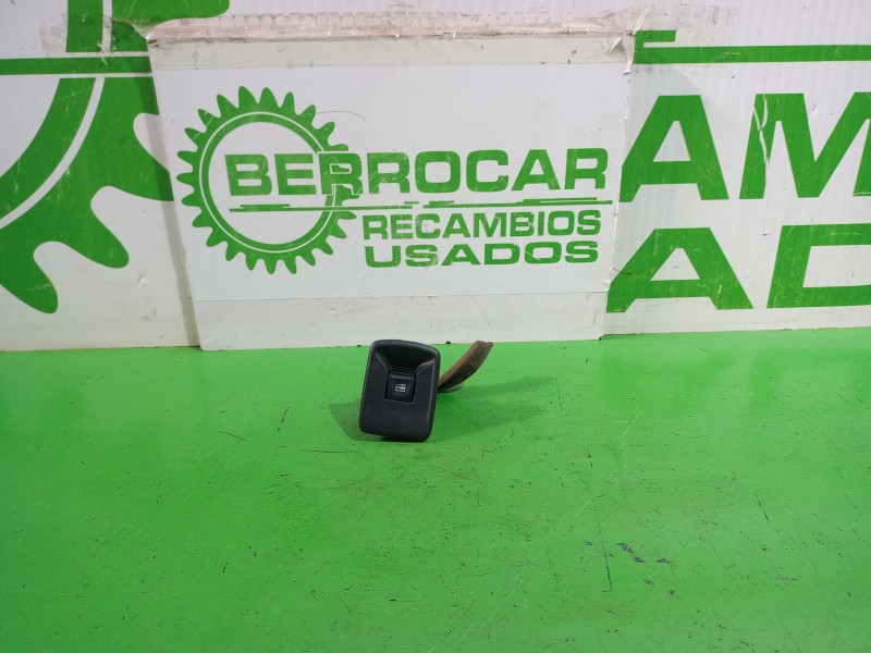 Recambio de mando elevalunas trasero derecho para dacia sandero laureate referencia OEM IAM 00235634T056  