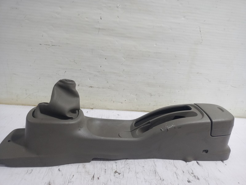 Recambio de consola central para nissan micra (k12e) sport referencia OEM IAM 96910AX600  