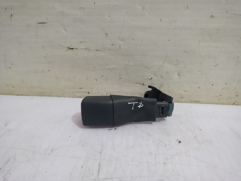 Recambio de enganche cinturon trasero derecho para toyota prius (nhw20) basis referencia OEM IAM 7338047010B0  