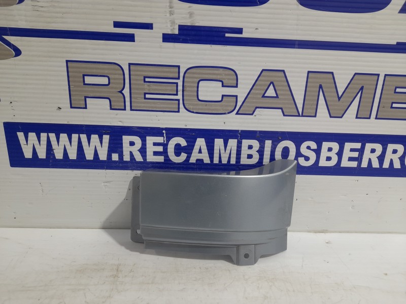 Recambio de moldura trasera derecha para opel zafira a elegance referencia OEM IAM 90580804  