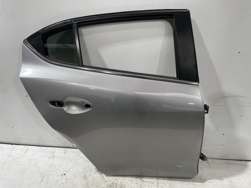Recambio de puerta trasera derecha para mazda 3 lim. () center-line referencia OEM IAM BHY07202XF  