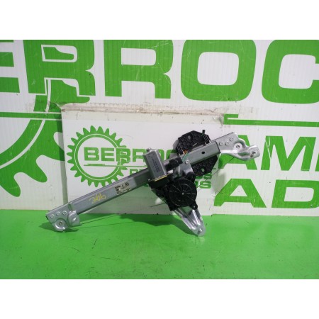 Recambio de elevalunas trasero derecho para dacia sandero laureate referencia OEM IAM 827208057R  