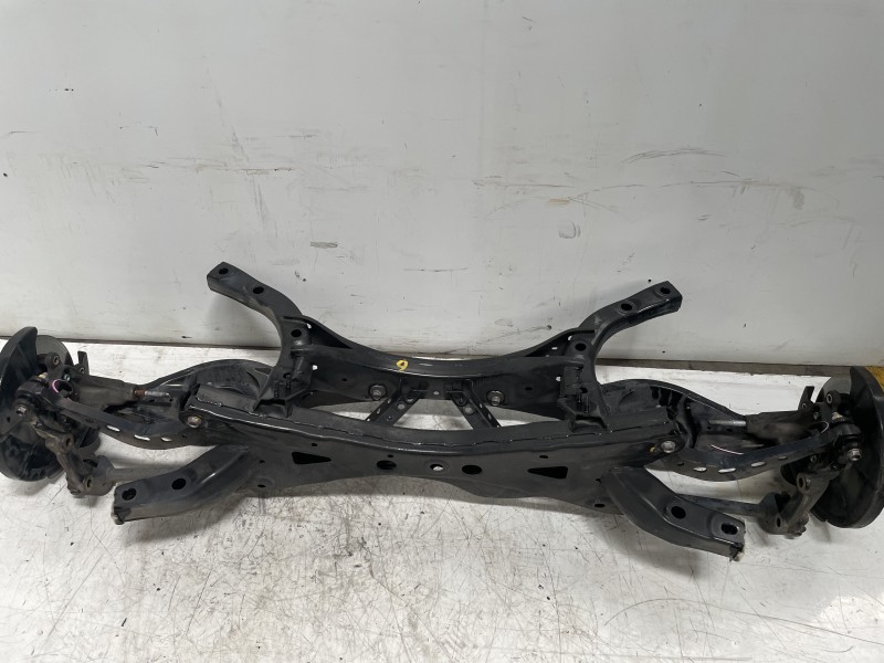 Recambio de puente trasero para mazda 3 lim. () center-line referencia OEM IAM B45C2880XA  