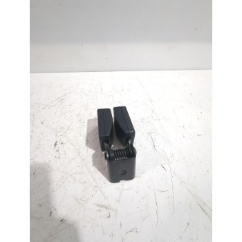 Recambio de enganche cinturon trasero central para opel zafira a monospace (t98) 2.0 dti 16v (f75) referencia OEM IAM   