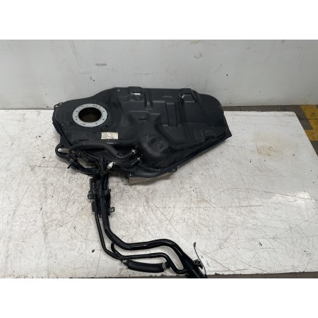 Recambio de deposito combustible para mazda 3 lim. () center-line referencia OEM IAM B45G42110A  